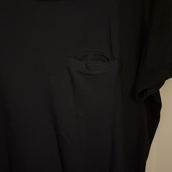 Simple black tee - Picture 3 of 5